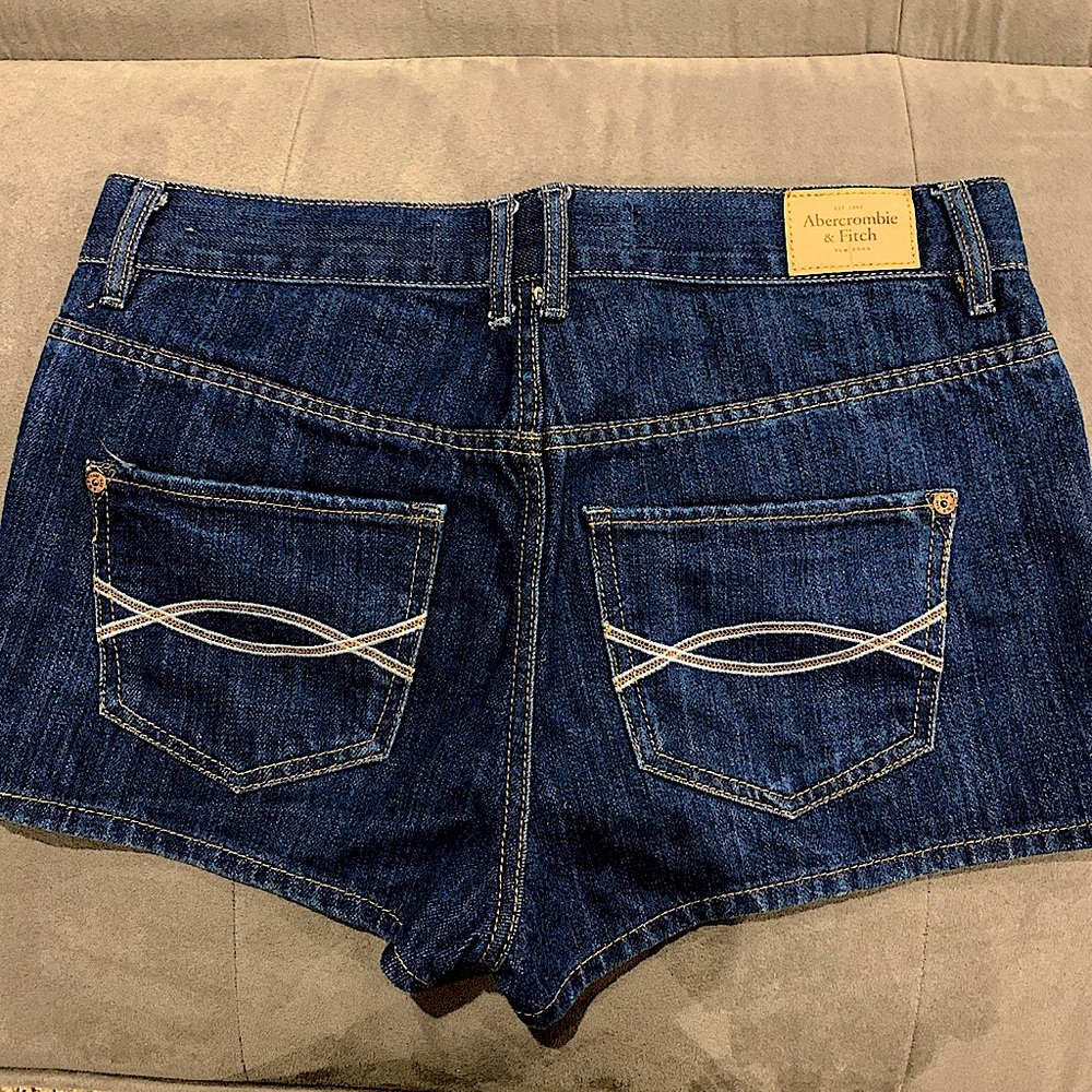 dark blue abercrombie&fitch jean shorts💙